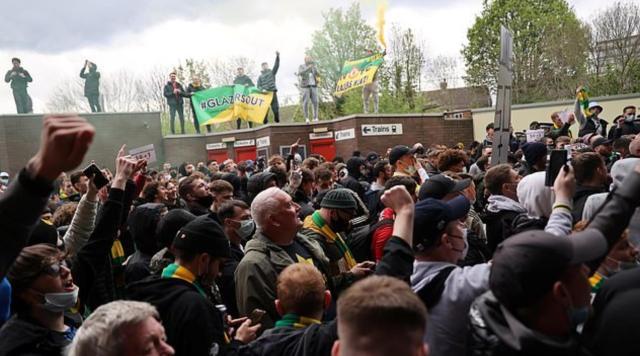 必一运动官网-打砸！飞弹！老特拉福德“美丽风景线”令谁蒙羞？