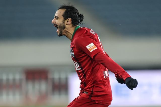 必一运动-顽强河南现铁军本色 多拉多1V3破门破山东金身