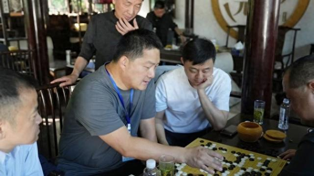 必一运动-同里杯决赛战成1比1，一场精彩对局引来了哪两位天元赛故友|围甲|刘世振|常昊|王星昊|上海_新浪体育_新浪新闻
